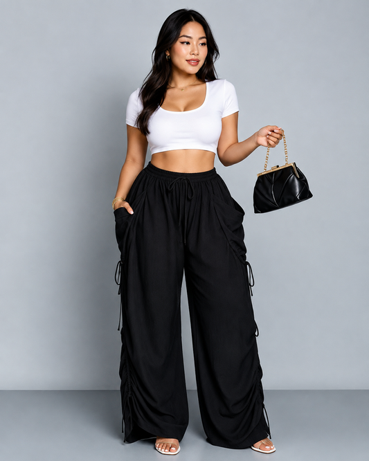 Women's relaxed wide leg cargo pants in black